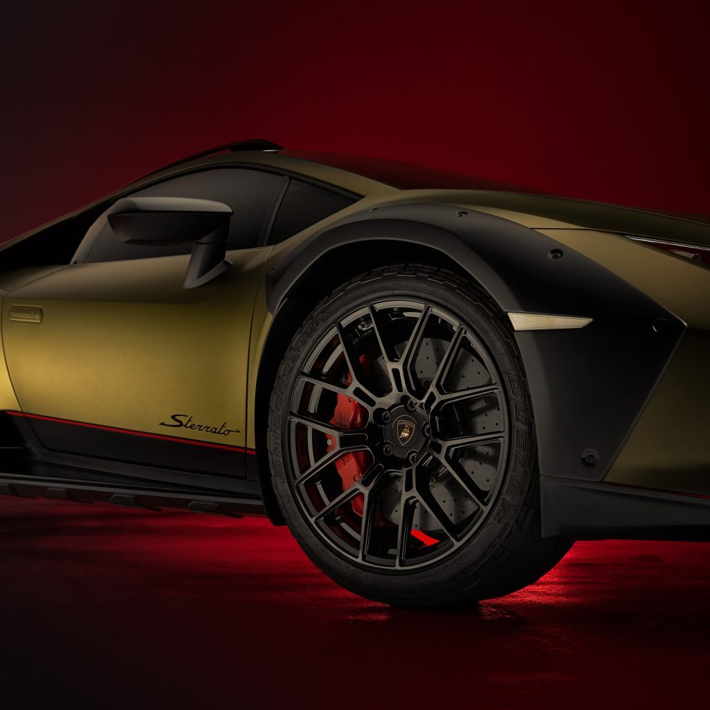 Collaboration Between Bridgestone and Lamborghini to Develop Run-Flat All-Terrain Tires for the Huracán Sterrato Supercar